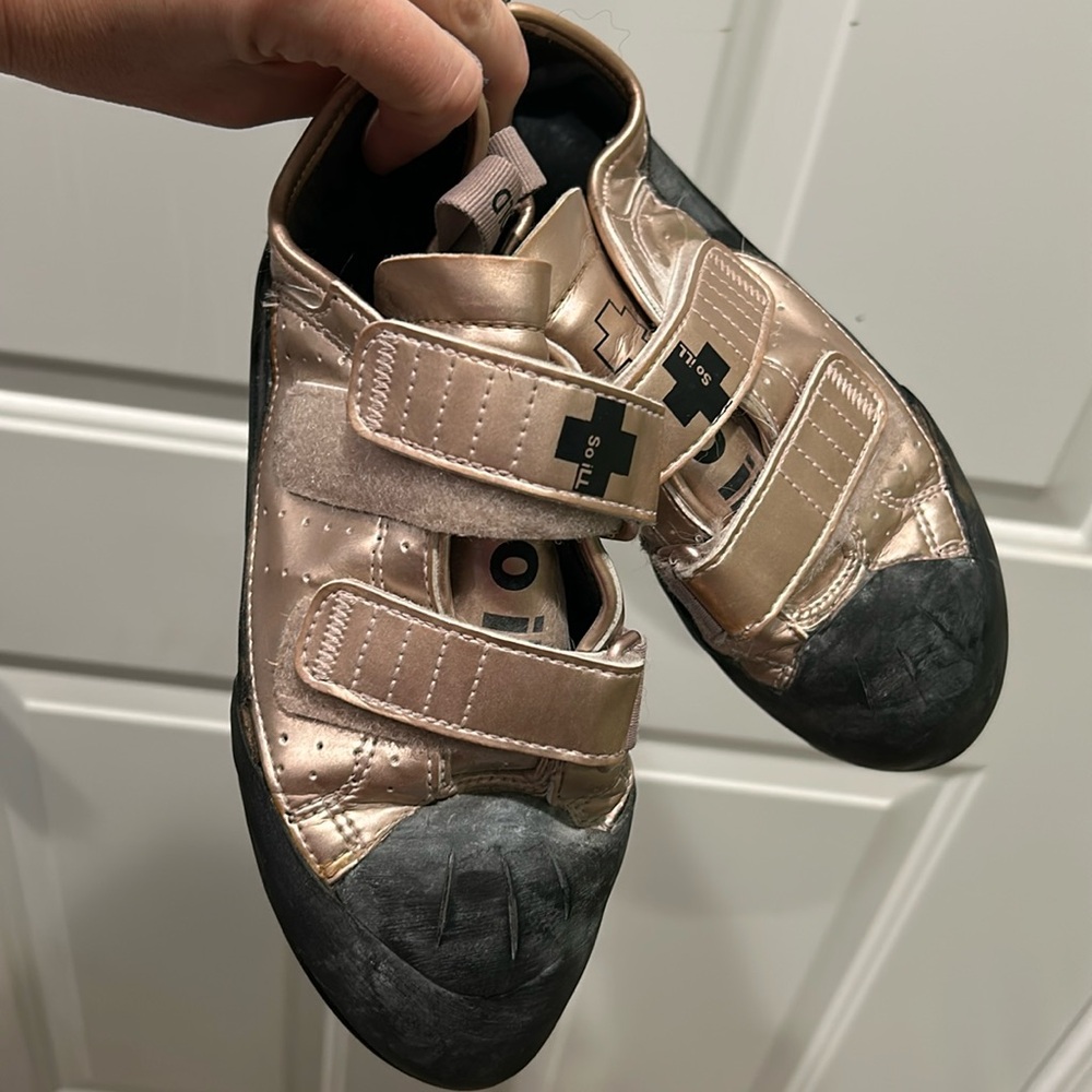 So iLL | "Holds Tokyo Streets" Rock Climbing Shoes in Rose Gold